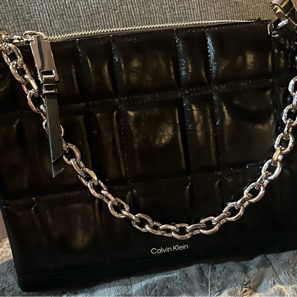 Calvin Klein Quilted Black Crossbody Bag with Silver Chain Detail New with Tags - Picture 2 of 11